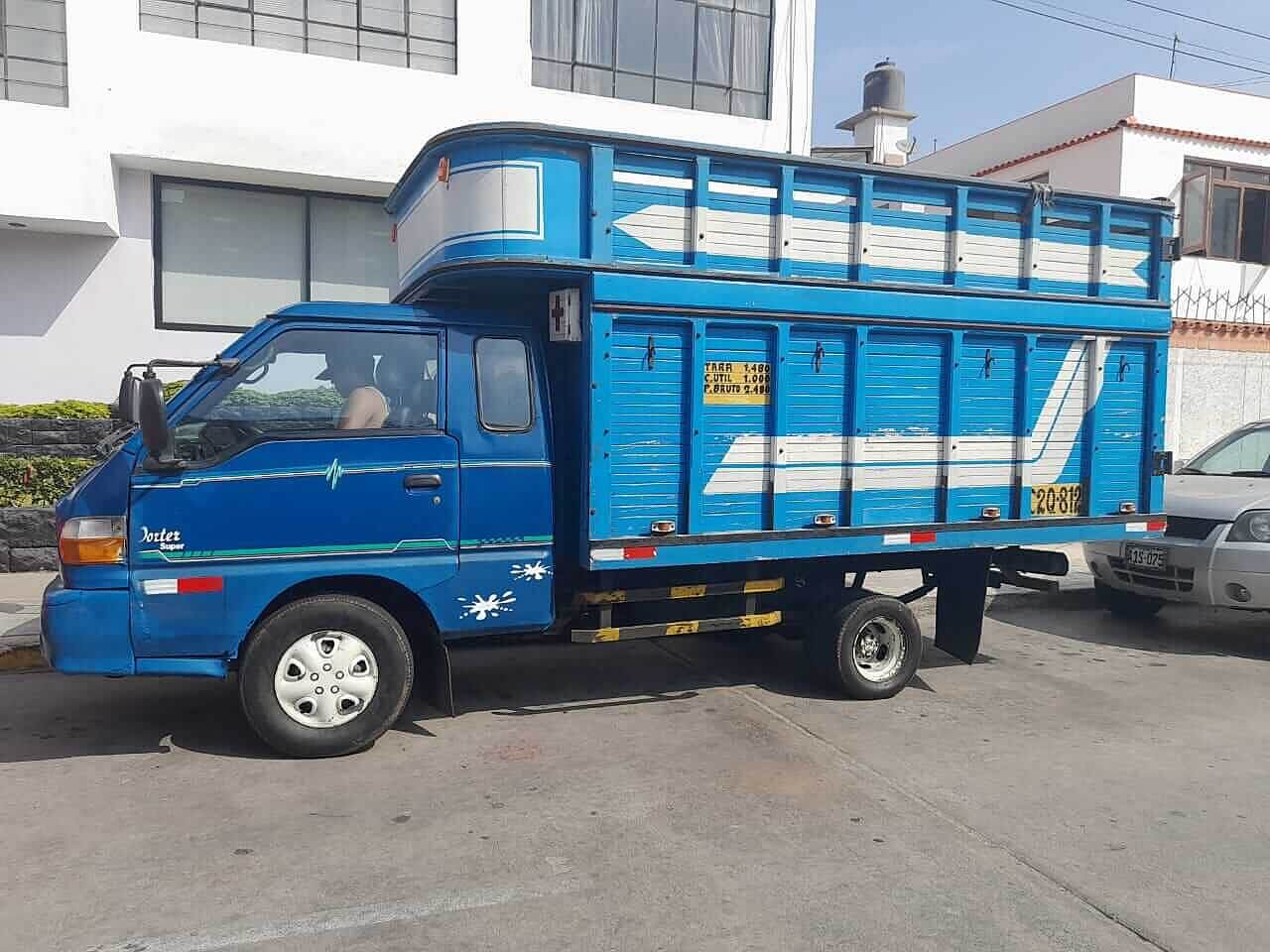 camion ts azul para mudanza y carga en surco
